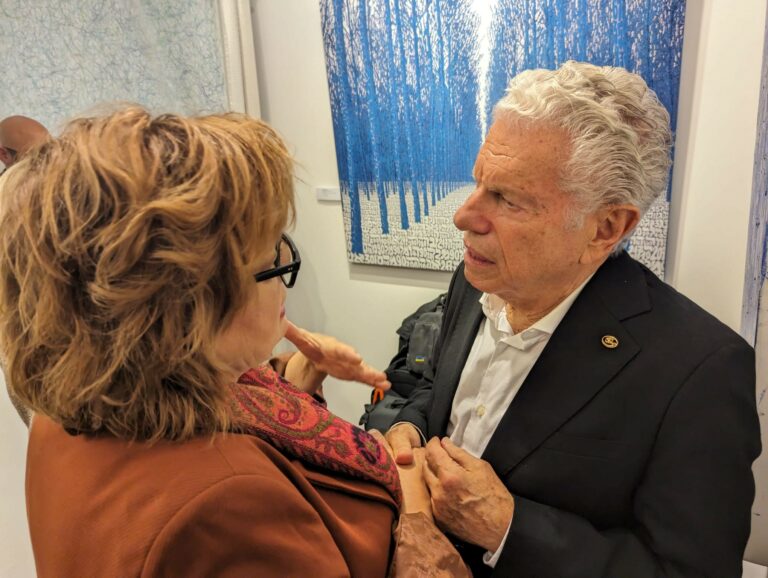 Mike Burstyn und Claudia Korenke im Gespräch.